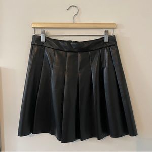 Sunday Best pleated faux leather mini skirt sz 8 / M